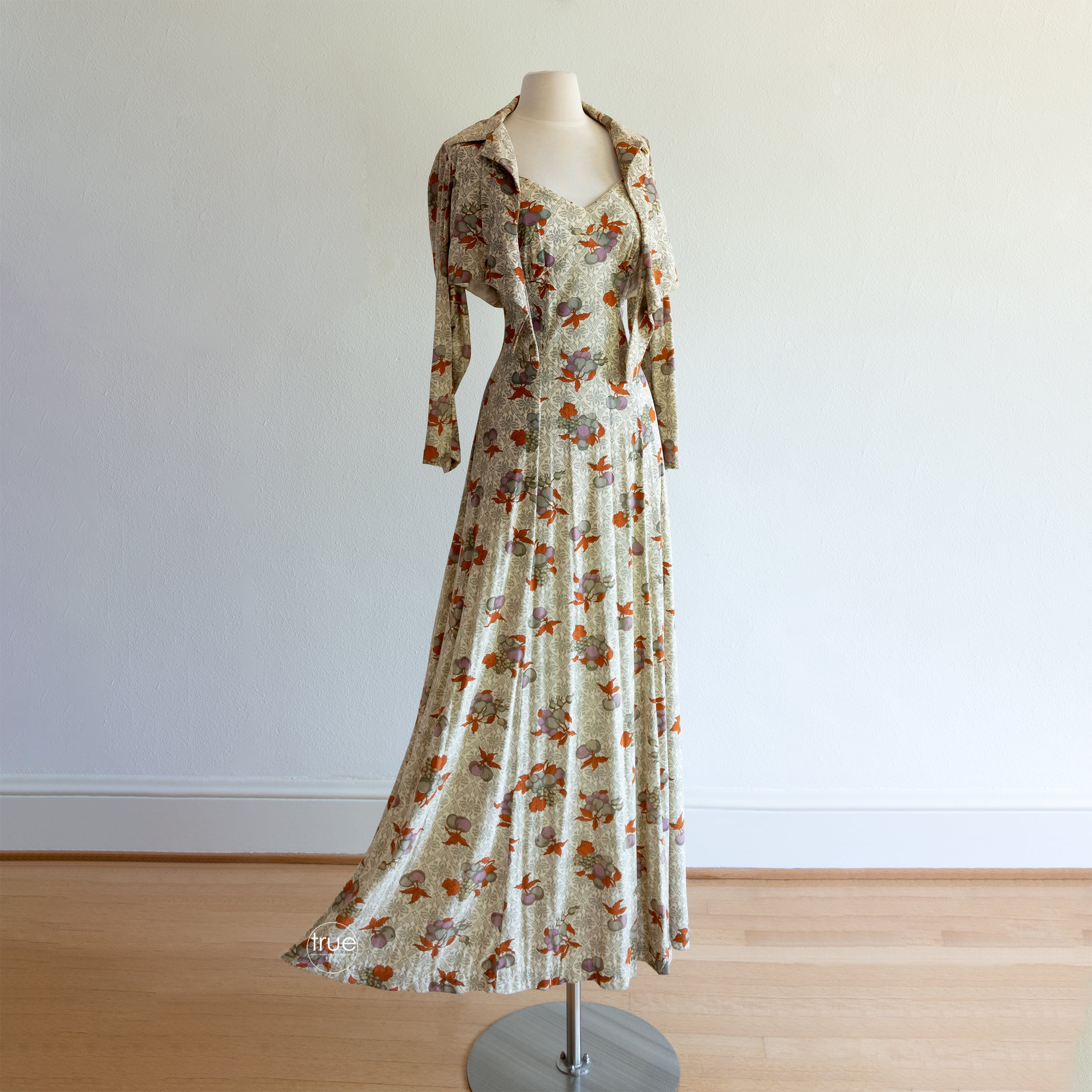 Where to 2024 find vintage dresses